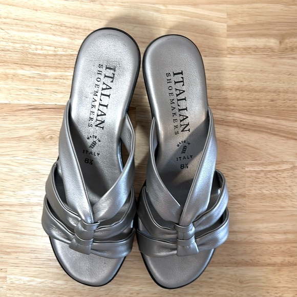 Italian Shoemakers silver man made leather sandals sz 8.5 buttery soft. - Picture 2 of 6
